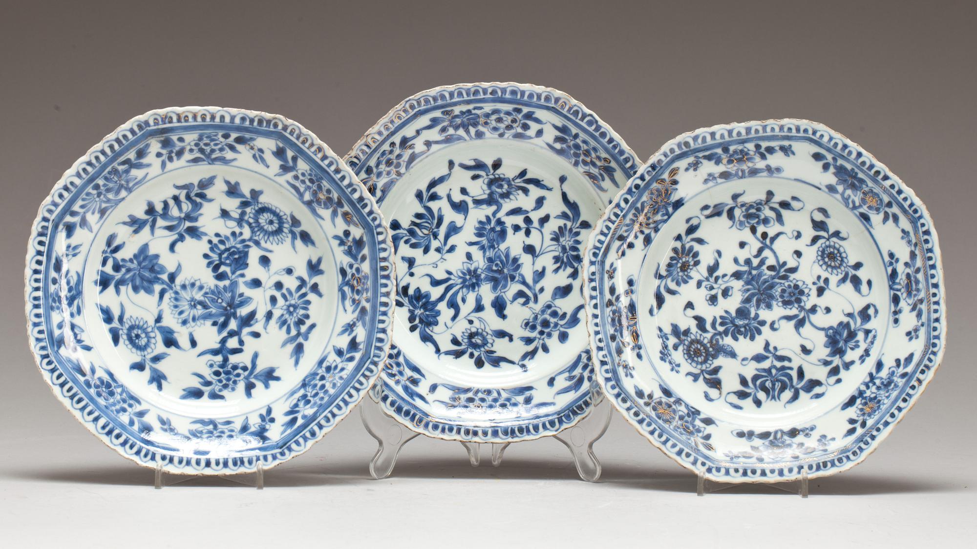 DJUPA TALLRIKAR, 3 st, porslin, Kina, 1700-tal.