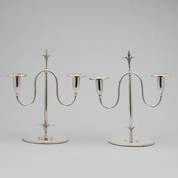 LJUSSTAKAR, ett par, nysilver. C.G Hallberg, Stockholm, 1900-talets första hälft.