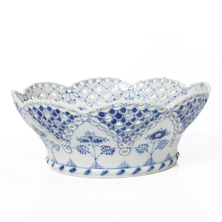 Royal Copenhagen, a 'Musselmalet' / 'Blue Fluted' porcelain bowl, Denmark.