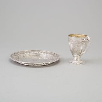 KOPP och FAT, silver, fatet stämplat Henry Holland London, 1878.