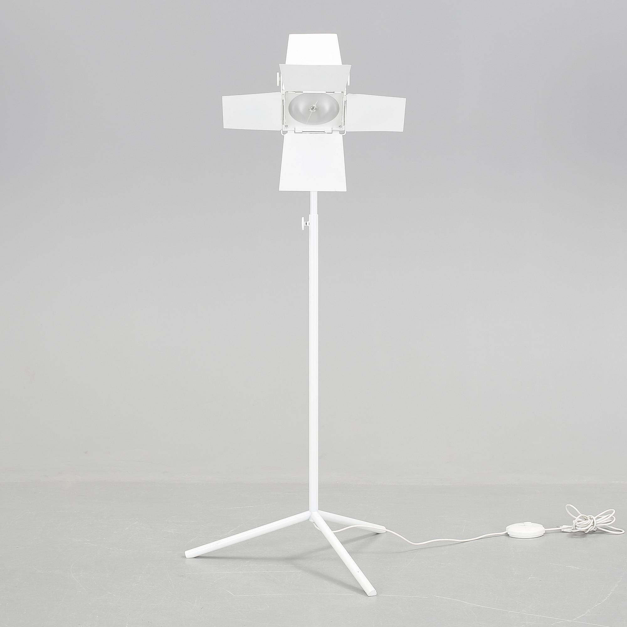 GOLVLAMPA, "Foto", Thomas Bernstrand and Mattias Ståhlbom för Zero.