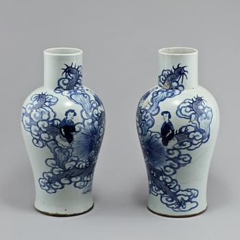URNOR, ett par, porslin, Kina, 1800-tal.