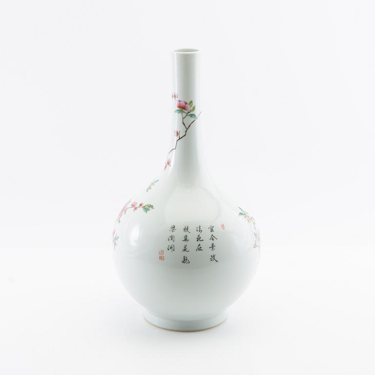 Vase porcelain, China 20th century.