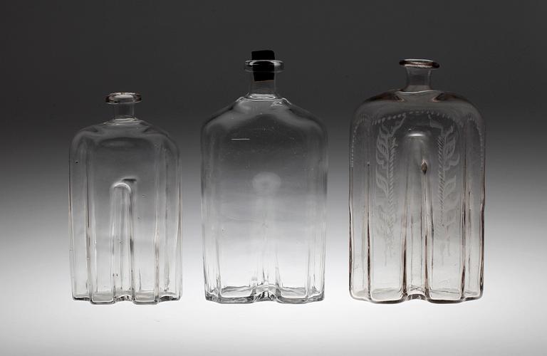 KARAFFER, 3 st, glas, 1700/1800-tal.
