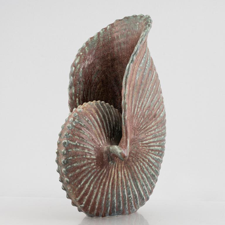 Gunnar Nylund, skulptur, "gondolsnäcka", Rörstrand, 1940-50-tal.
