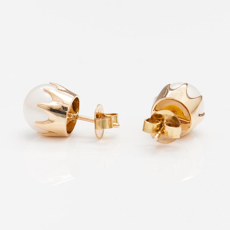 A pair of 14K gold earrings with cultured pearls.