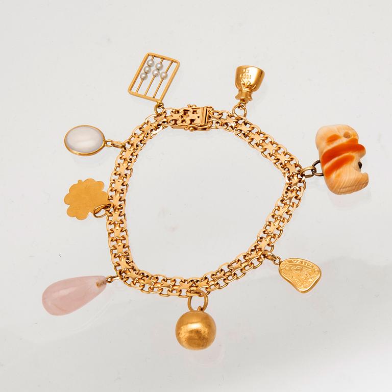 An 18K gold x-link bracelet with pendants.