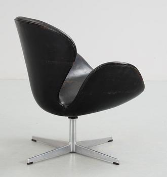 ARNE JACOBSEN, fåtölj, "Svanen", Fritz Hansen, Danmark 1960-tal.