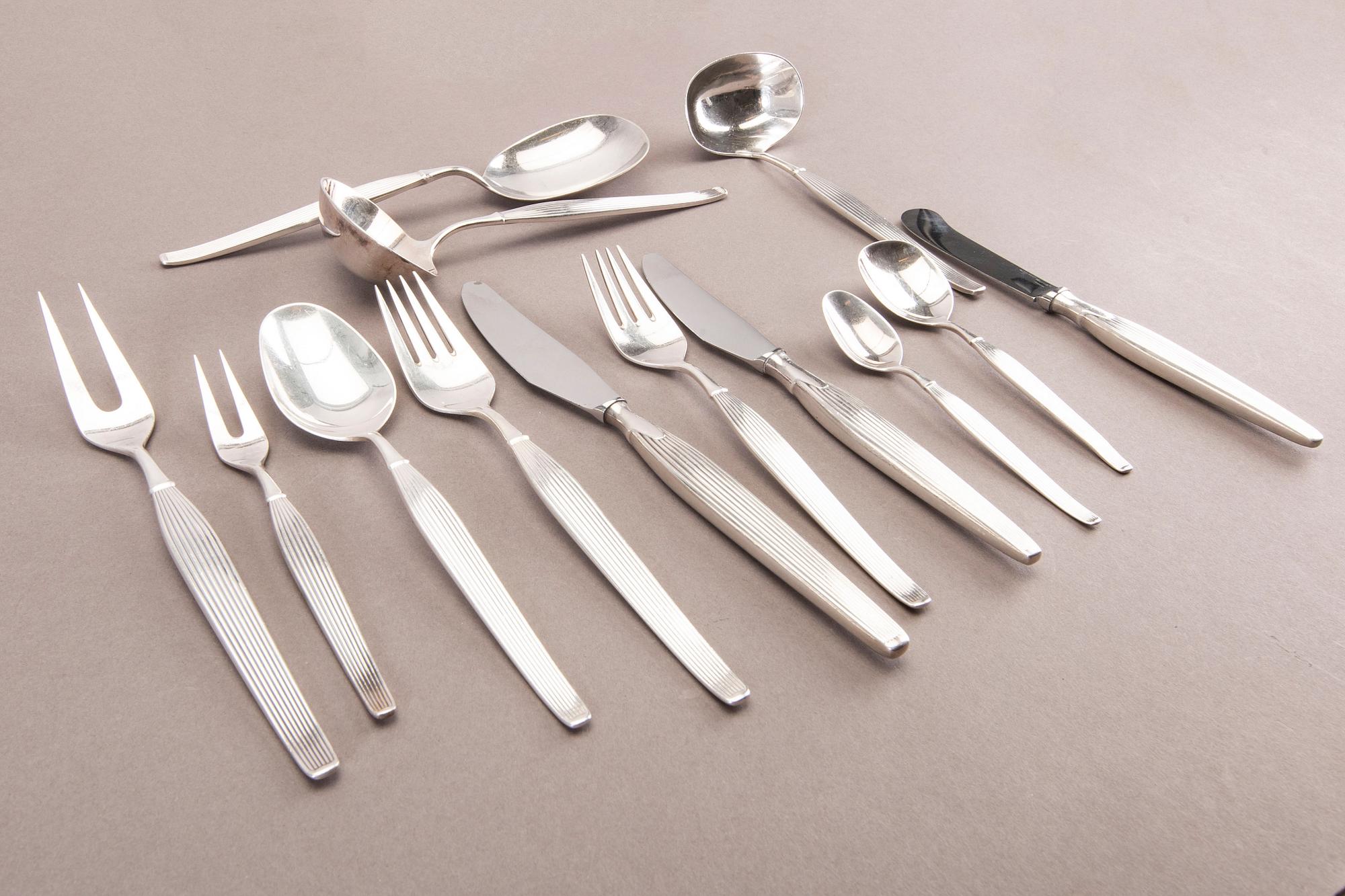 A Henning Seidelin 82 pcs Savoy cutlery epns for Frigast Denmark 1960s.