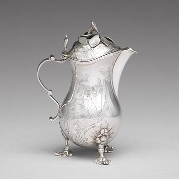 Johann Friedrich Mörck, dubbelslagen mästarstämpel, mjölkkanna, silver, (verksam i Mitau 1755-1790). Rokoko.
