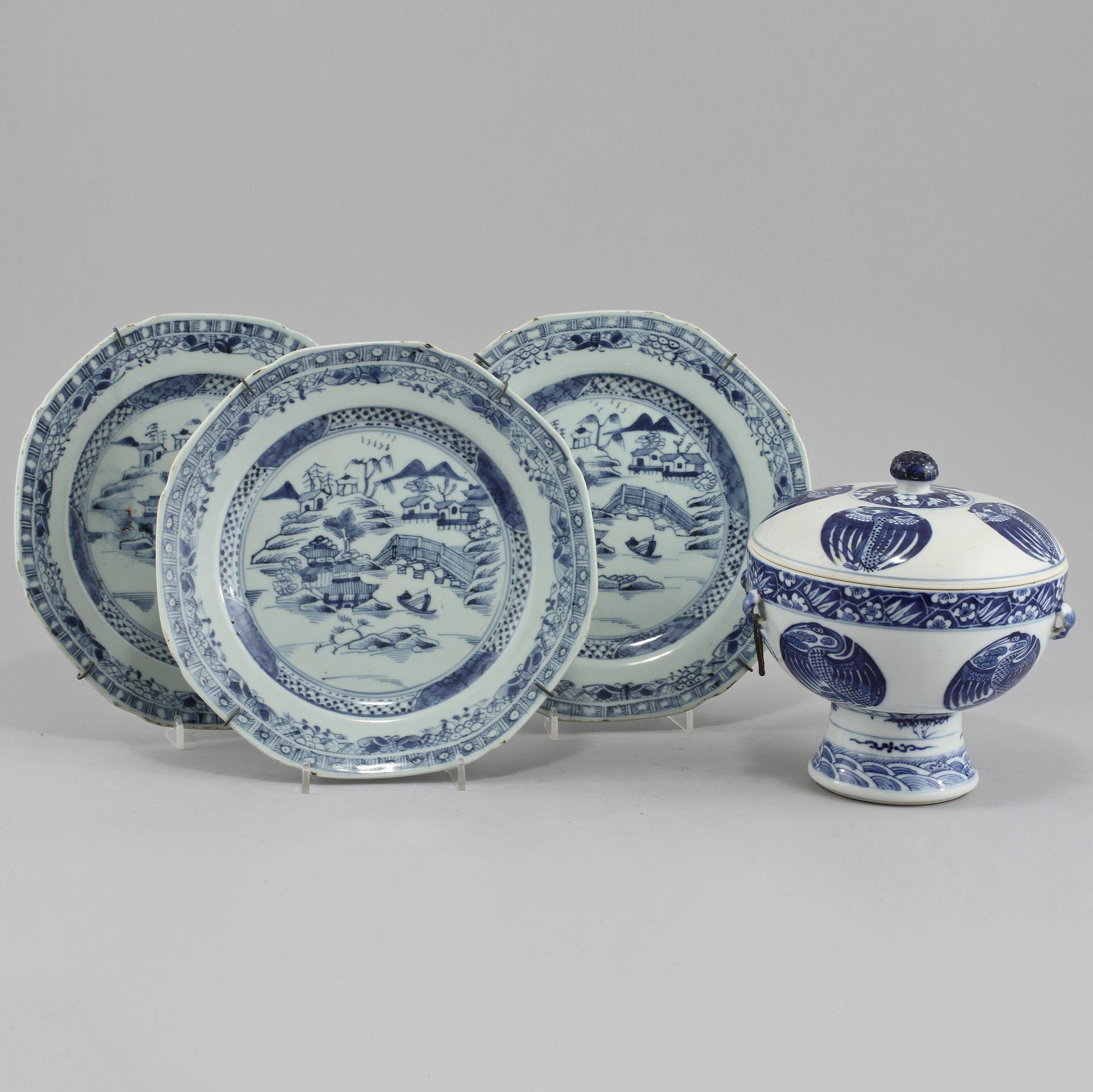 TALLRIKAR, 3 st, samt SKÅL MED LOCK, porslin, Kina, 1700- och 1900-tal.