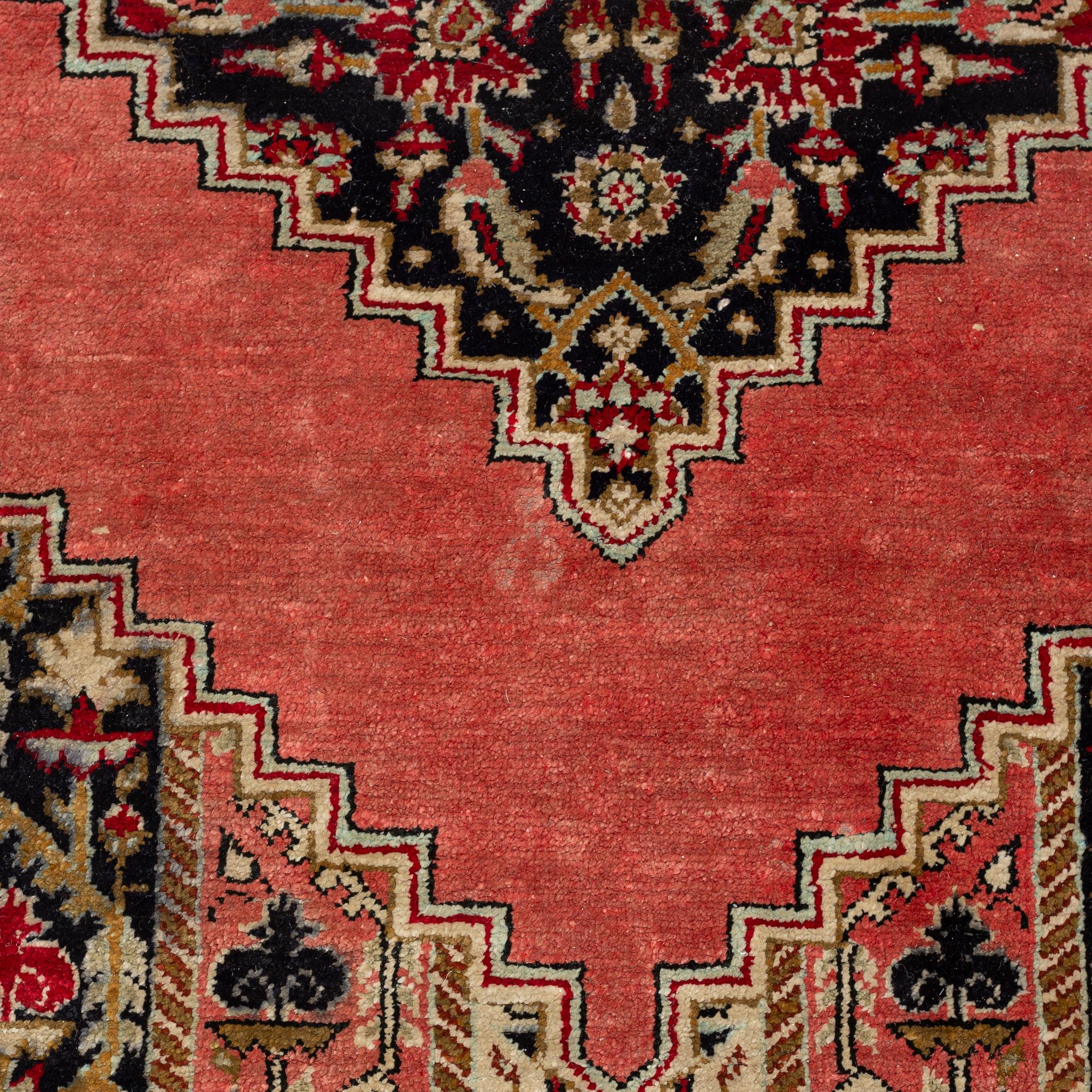 Carpet, part silk, 150 x 98 cm.