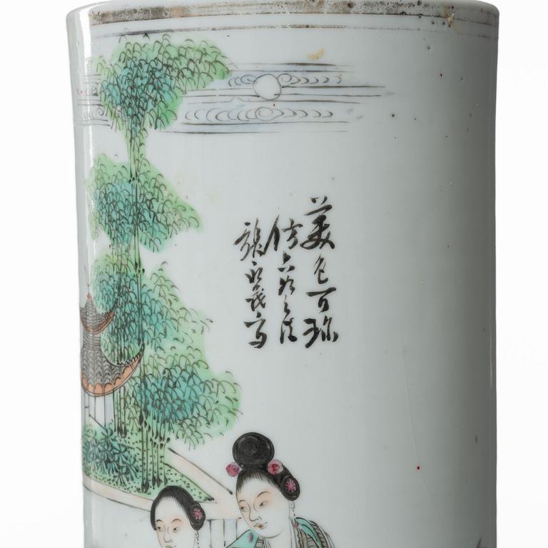 A pair of porcelain vases and a pair of table lamps, China, 20th Century.