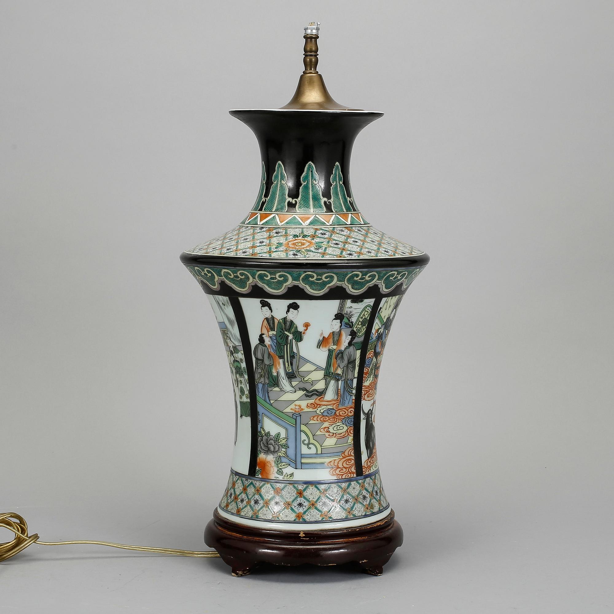 VAS/BORDSLAMPA, porslin, Kina, 1900-tal.