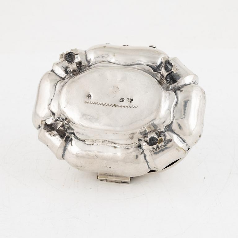 A silver sugerbox, early 19th century, unidentified makers mark, possibly Fellin, Estonia.