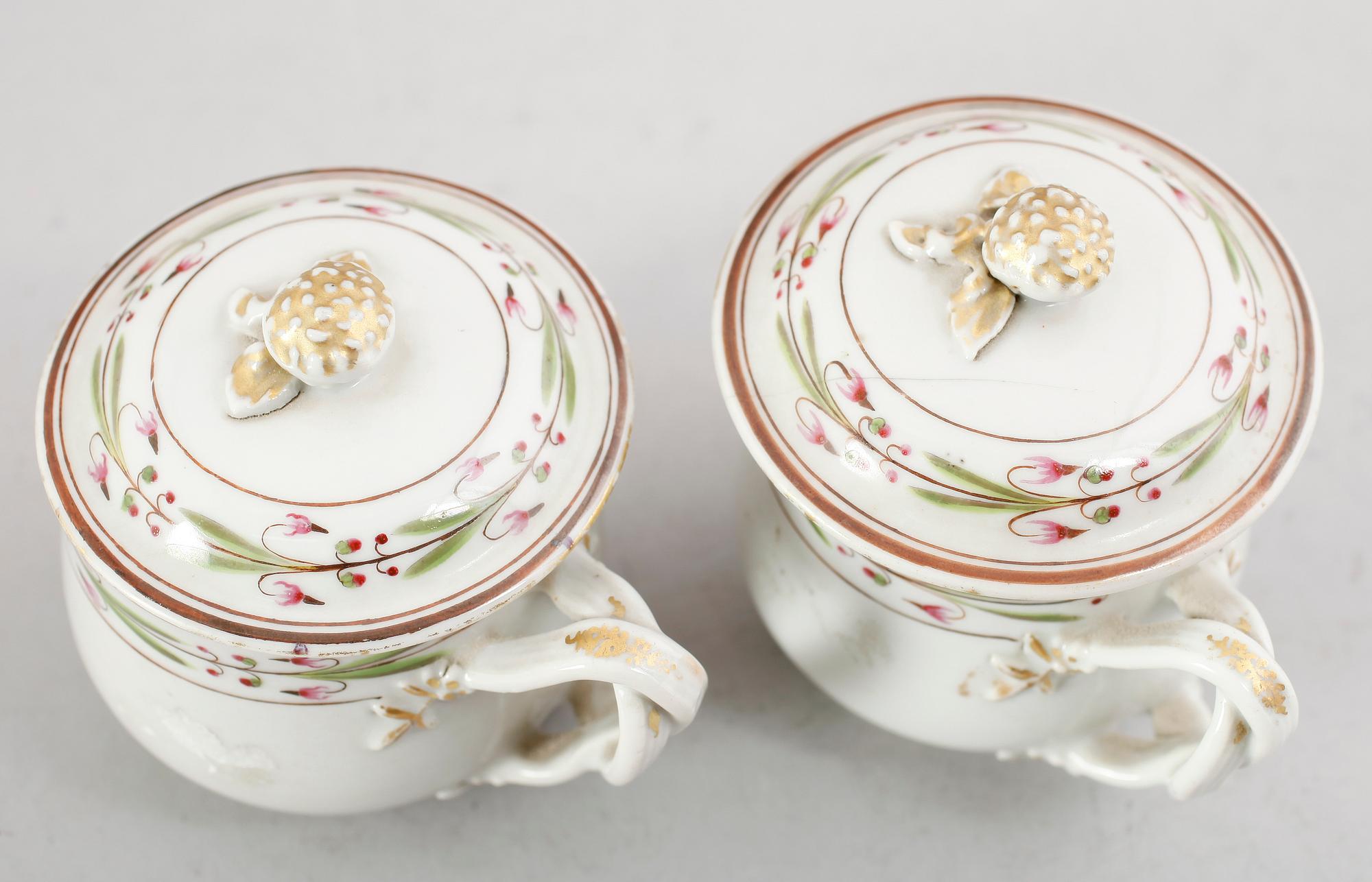 CREMEKOPPAR, 1 par, porslin, Kina, Qianlong 1736-1795.