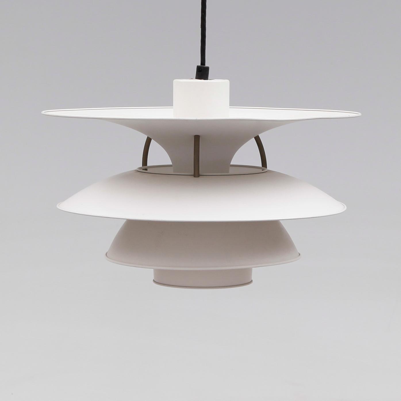 TAKLAMPA, "Charlottenborg", Ebbe Christensen, Sophus Frandsen och Poul Henningsen, Louis Poulsen, Danmark, höjd 30.