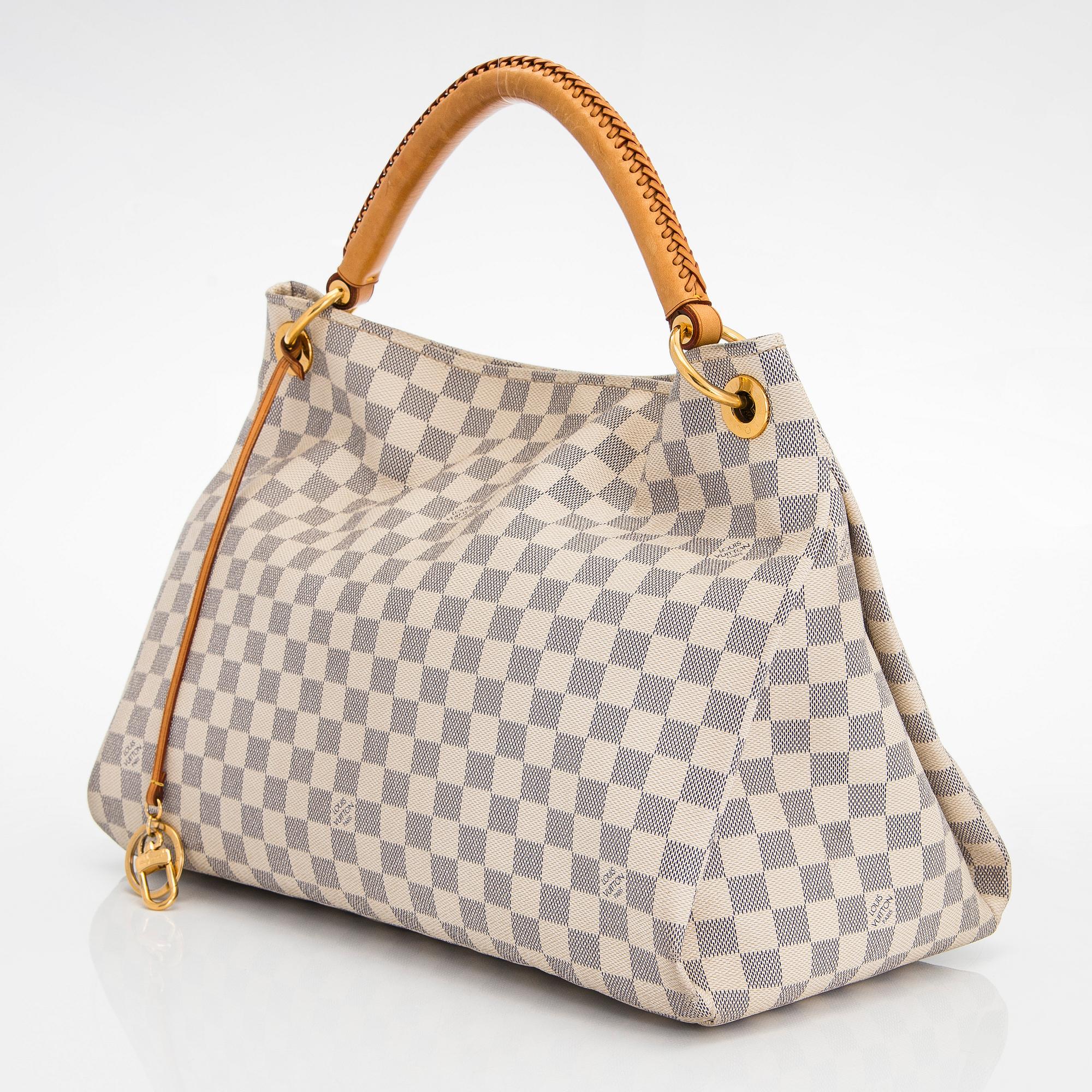 Louis Vuitton, an 'Artsy MM' handbag.