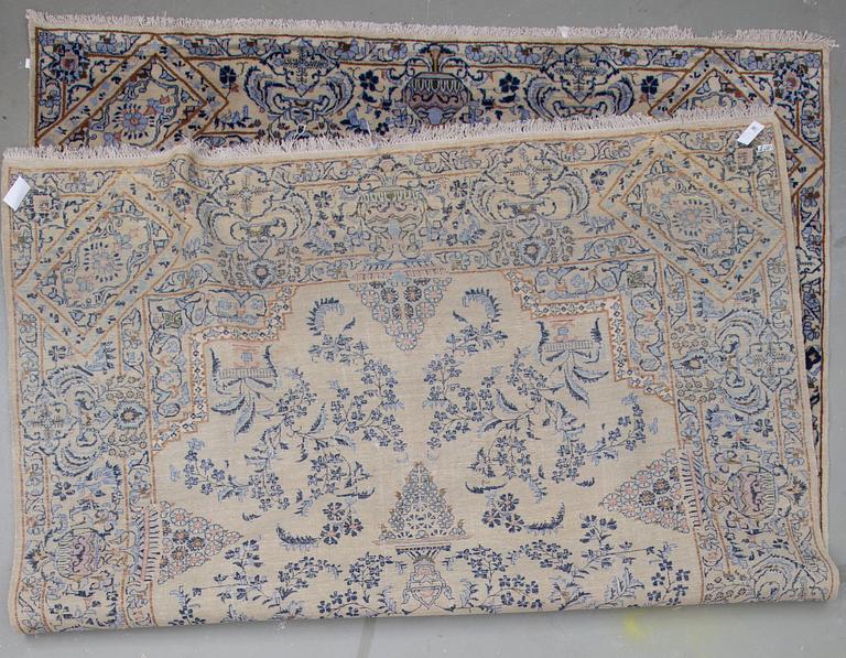 MATTA, sannolikt Keshan. Ca 359x259 cm.