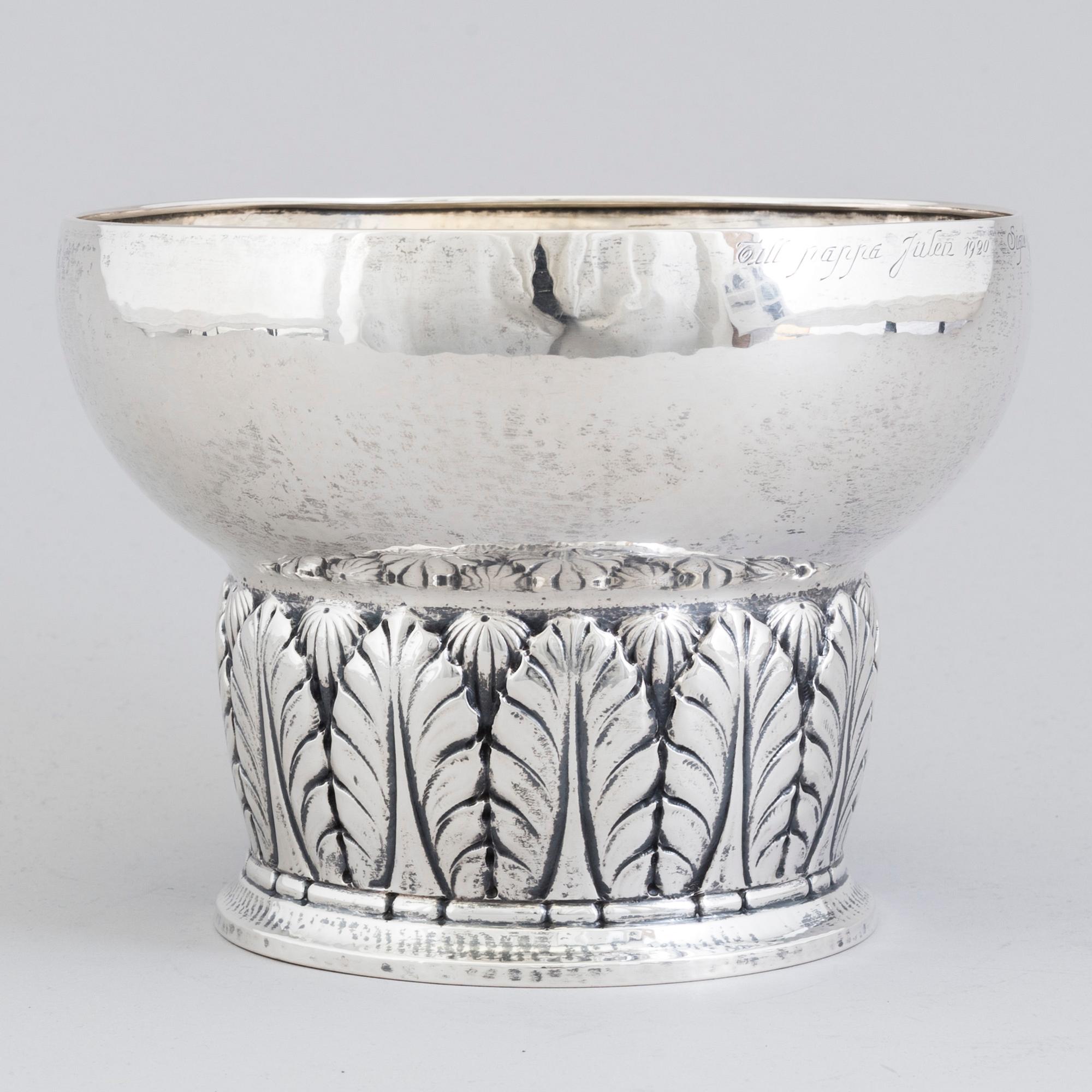 A Swedish Art Nouveau silver vase, maker's mark NL Dahlström & Co, Örebro 1920.