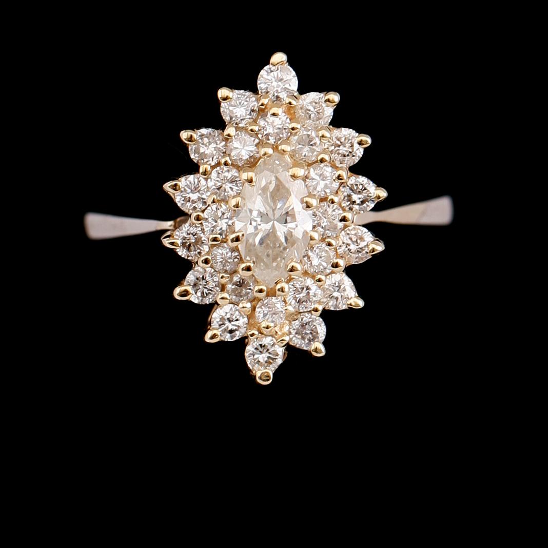 RING, 14 k rödguld och vitguld, briljant- och navettslipade diamanter tot 1.50 ct.