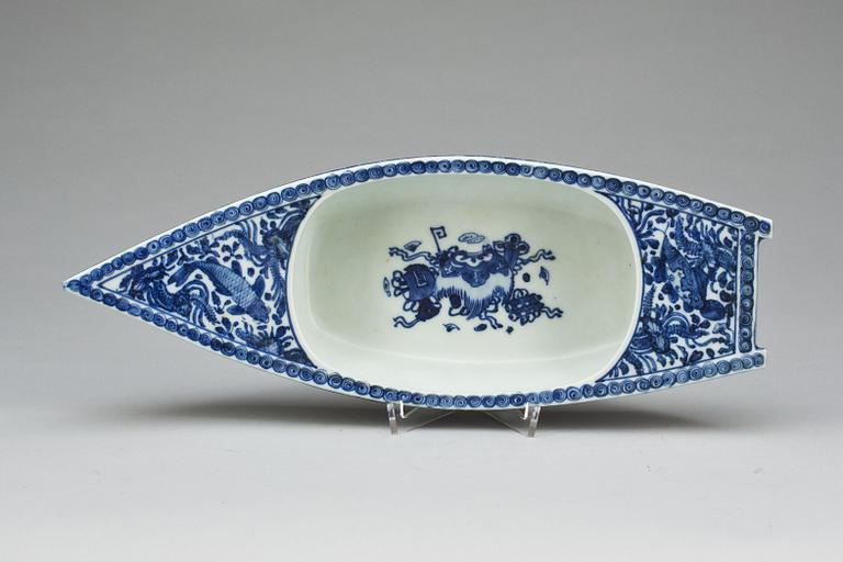 SERVERINGSFAT, porslin, Japan omkring 1900.