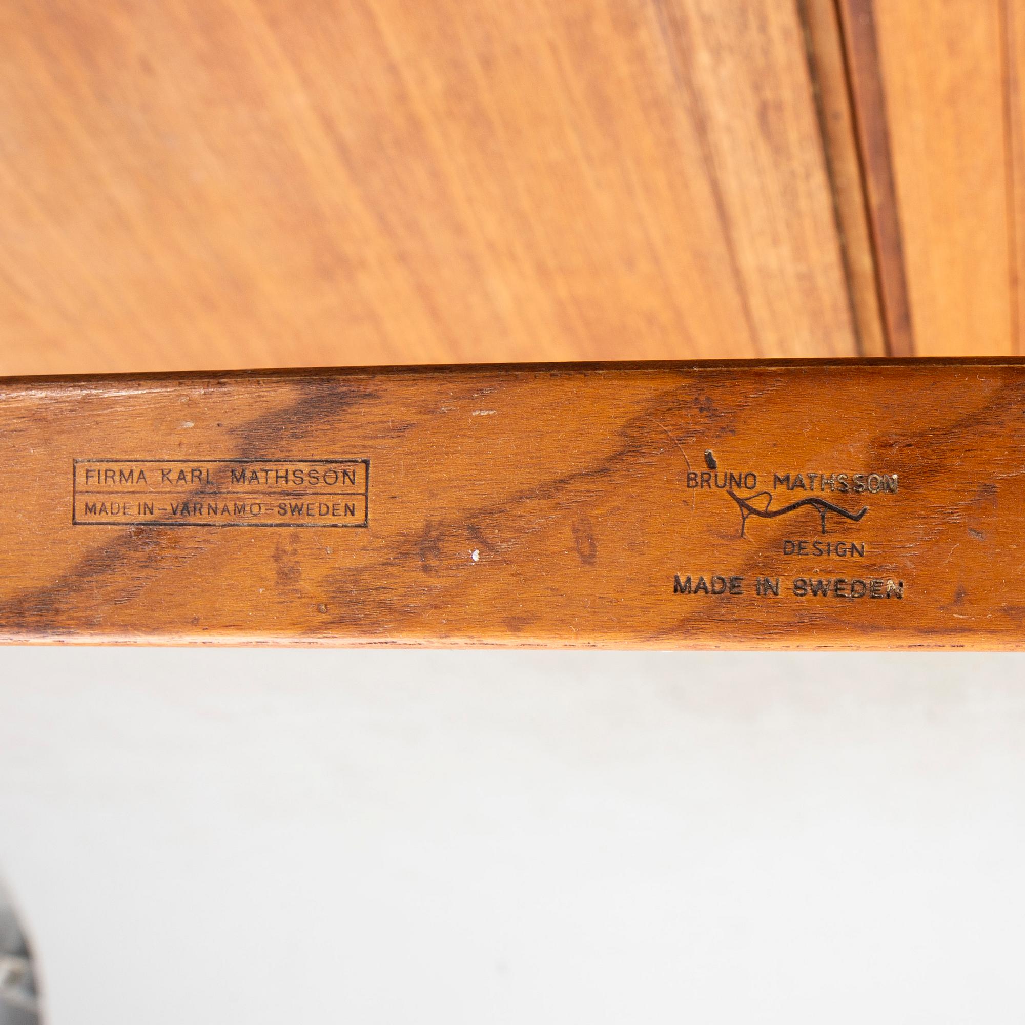 Bruno Mathsson, drop-leaf table, "Maria Flap", Karl Mathsson Company, Värnamo, second half of the 20th century.