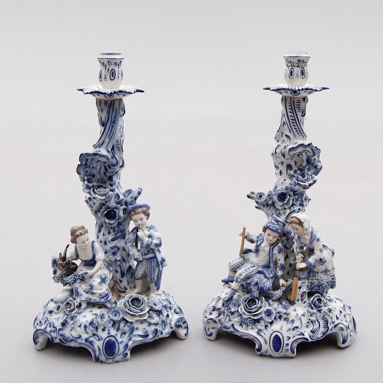 LJUSSTAKAR, 1 par, porslin, Österrike, 1900-talets första hälft.