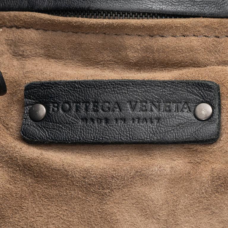 Bottega Veneta, a 'Medium Garda' bag.