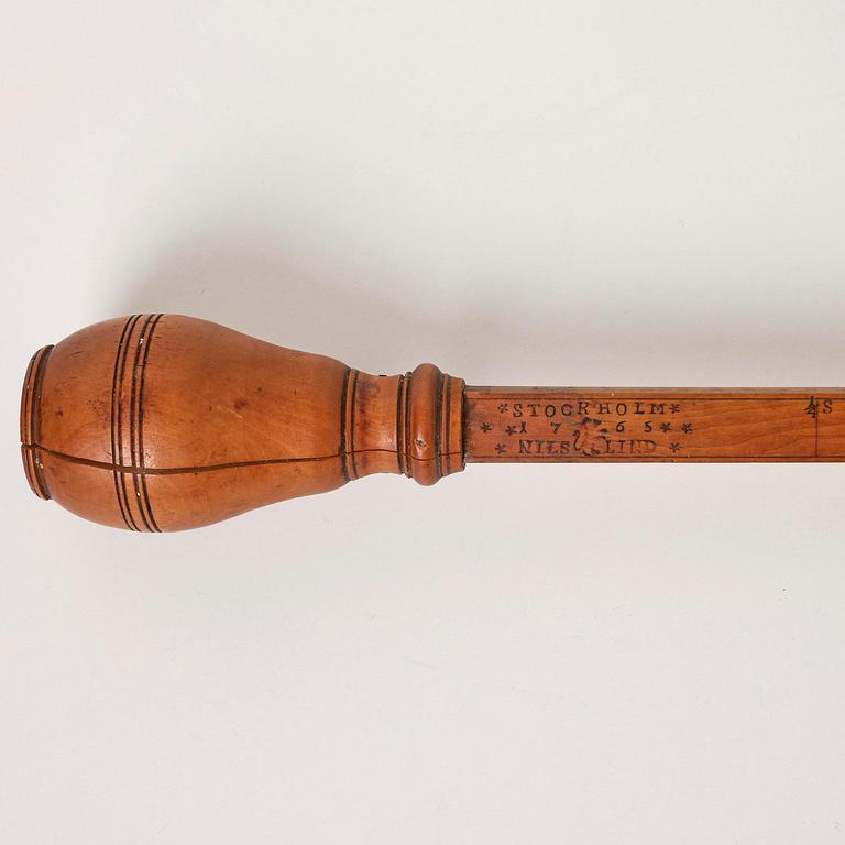 A wooden steelyard balance by N. Lind (manufacturer of instruments in Stockholm third quarter 18th century - 1798), 1765.