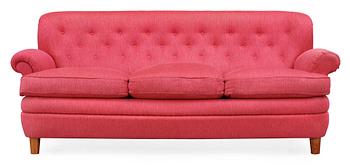 A Josef Frank sofa by Svenskt Tenn, model 568.