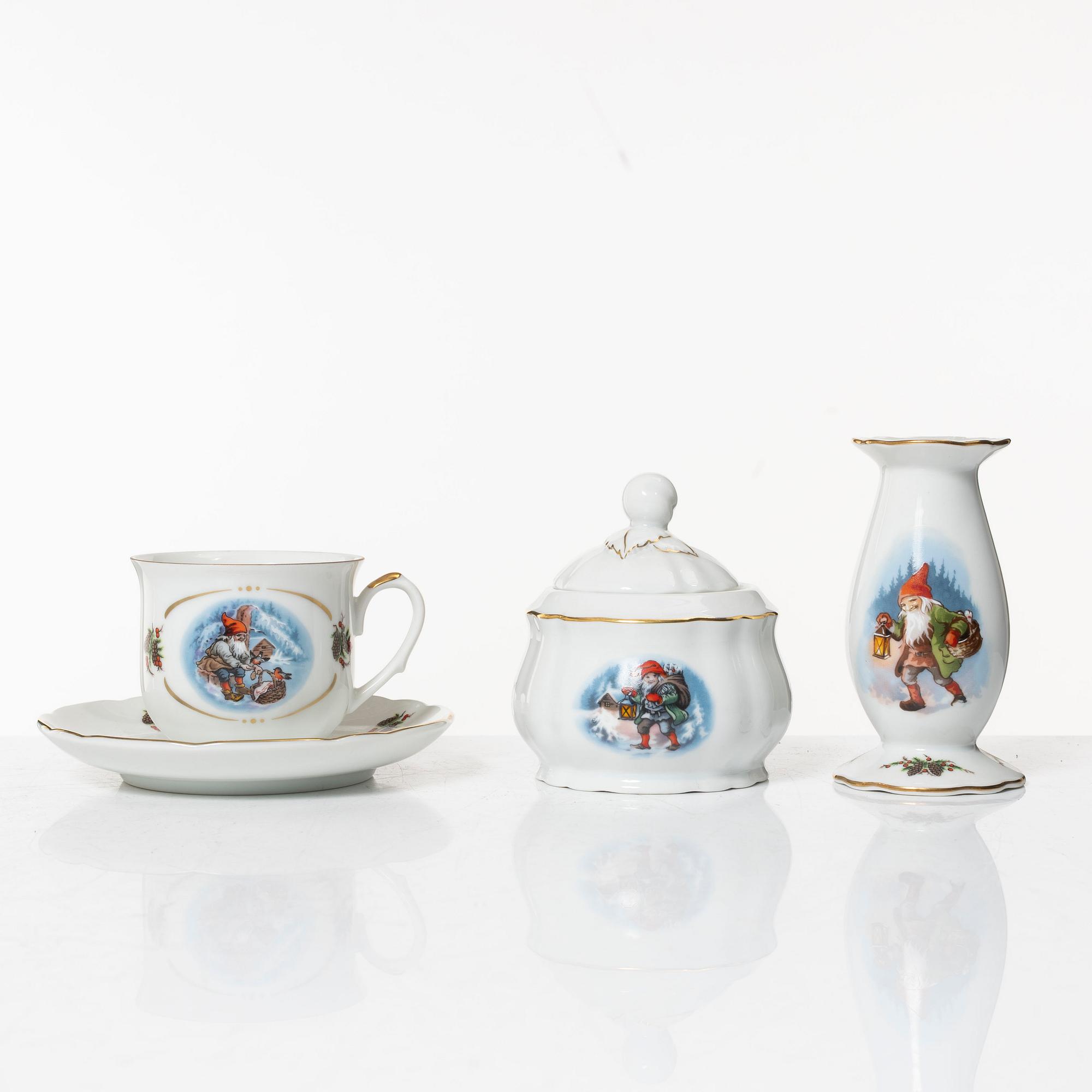 Christmas service, 77 pieces, Christineholm, second half of the 20th century.