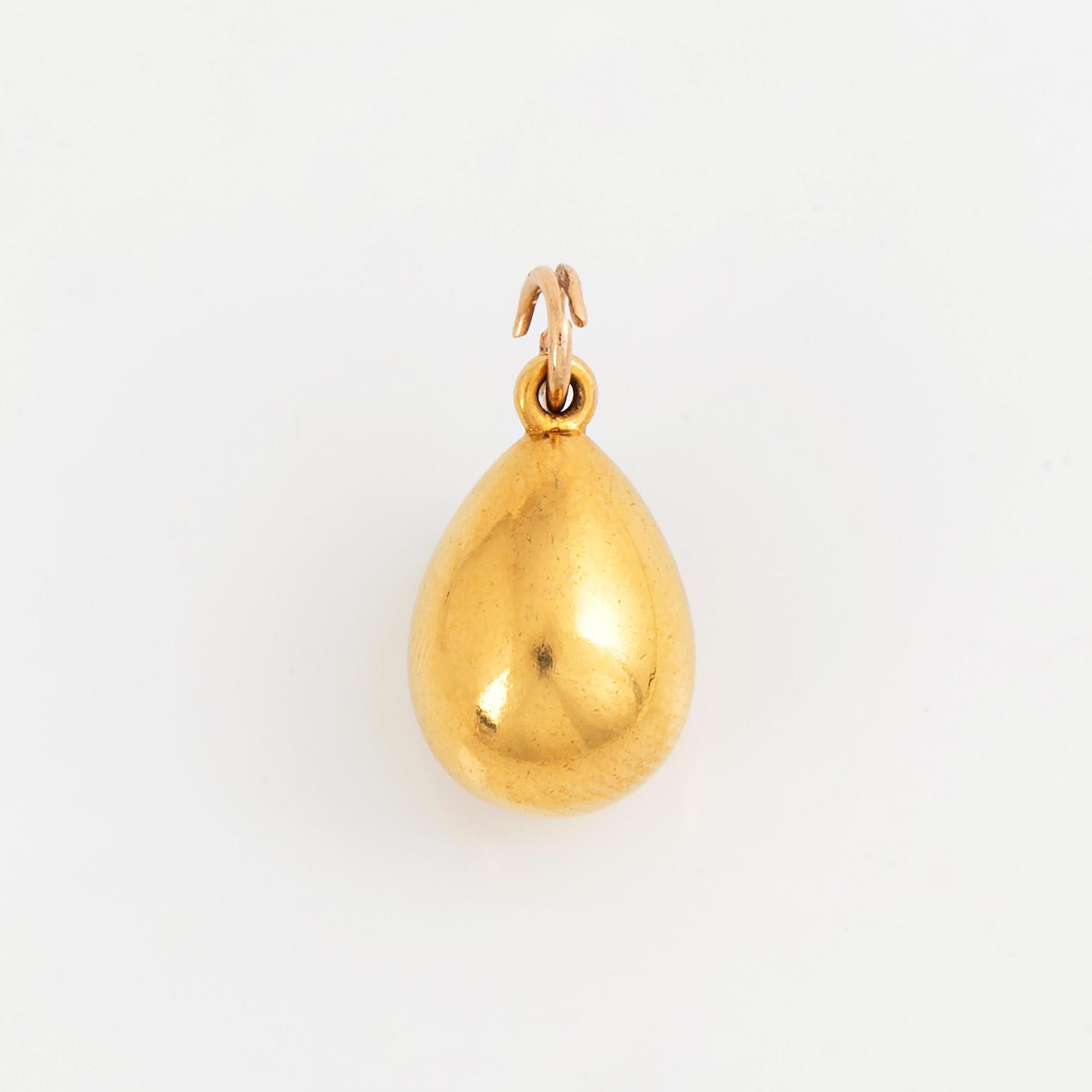 Hänge, ägg, 14K (56) guld, cabochonslipad rubin. Troligen Ryssland, ca 1900.
