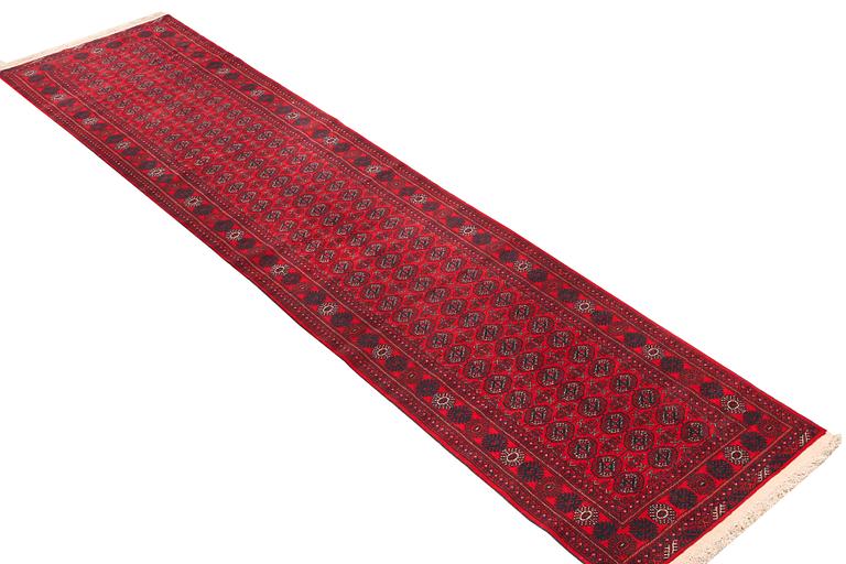 Gallerimatta, Afghan, ca 390 x 83 cm.
