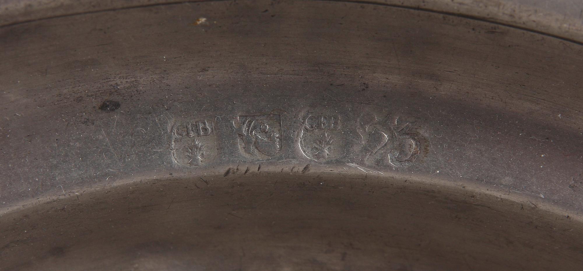 MORTEL, mässing, samt FAT, tenn, Gottlob Friedrich Baumann, Hudiksvall, 1800-talets början.