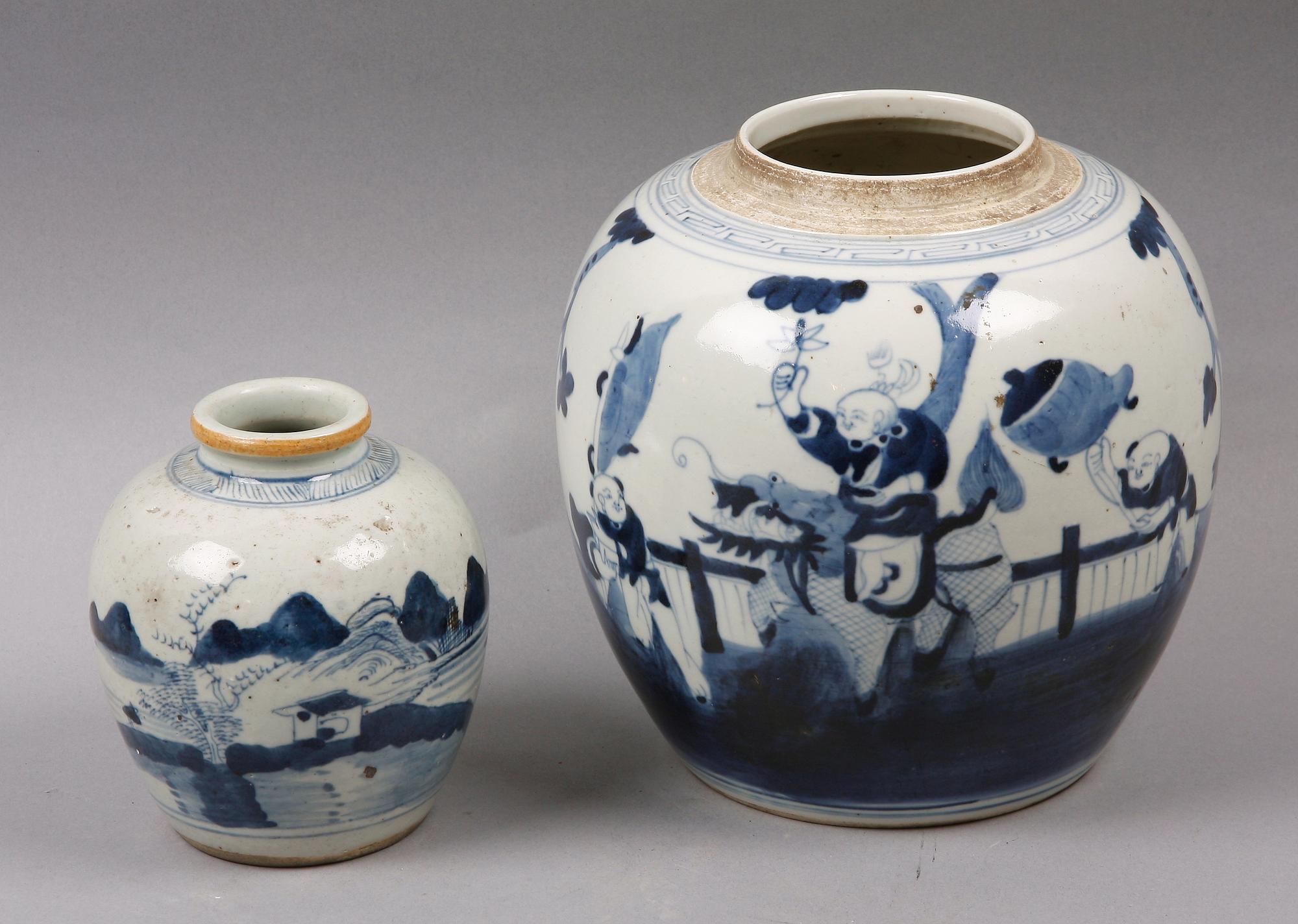 BOJANER, 2 st, porslin, Kina, 1900-tal.