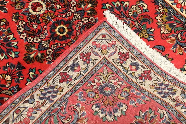 A Sarouk rug, approx. 150 x 100 cm.