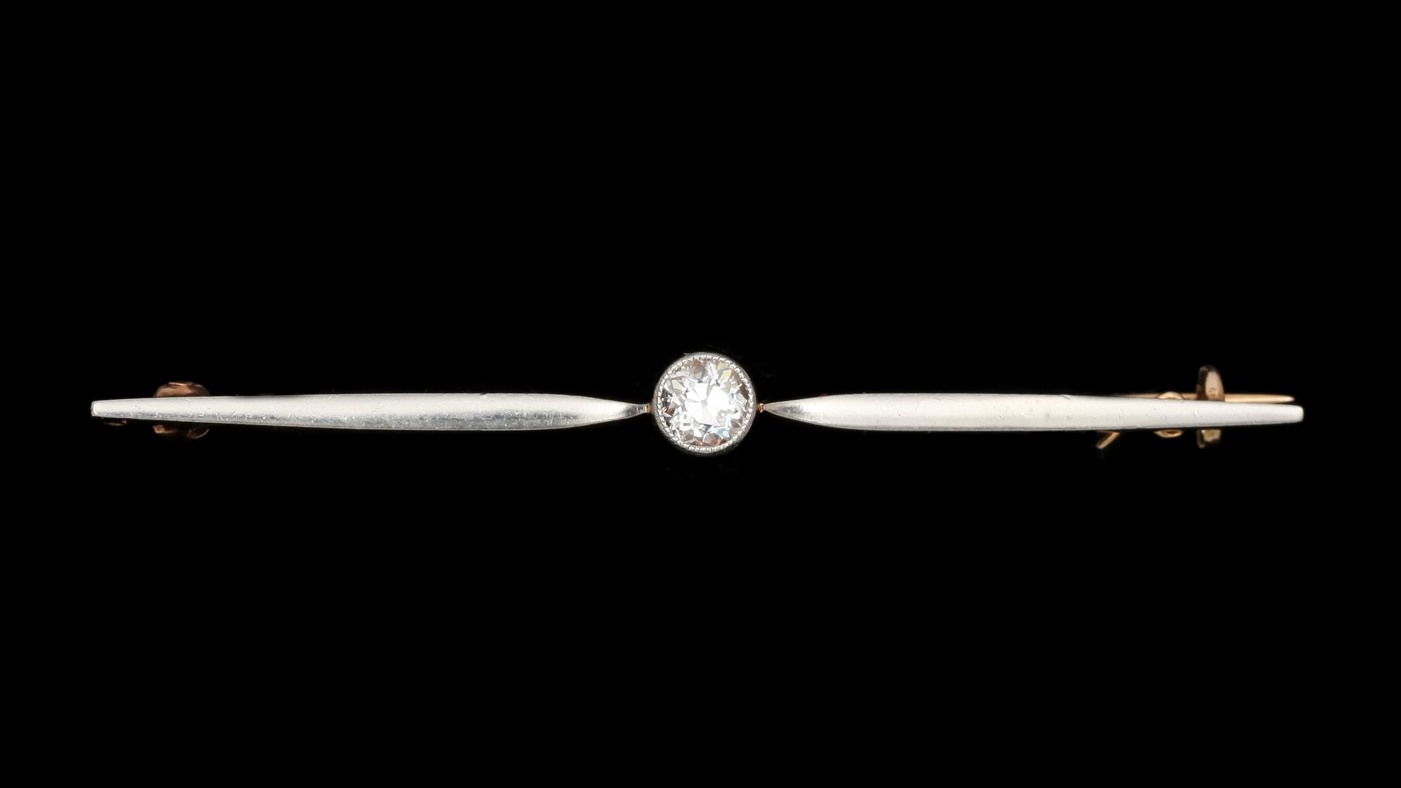 BROSCH, 14 K vit- och rödguld, med gammalslipad diamant ca 0,30 ct. Vikt 4,1 g.