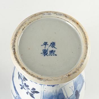 A blue and white porcelain urn and vase, China, 20th century.