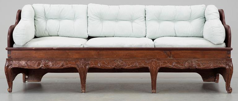 TRÅGSOFFA, rokoko/rokoko-stil, 1700 resp 1900-tal.