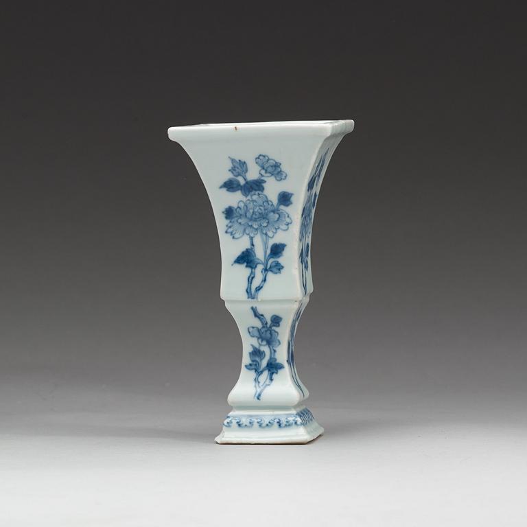 VAS, porslin. Qingdynastin, Qianlong (1736-95).