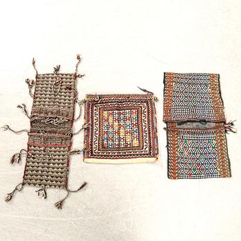 Väskor Korhjin 2 + 1 st  Kashgai och Kurdistan semiantika ca 48x49 cm, 74x42 cm och 80x30 cm (exkl tofsar).