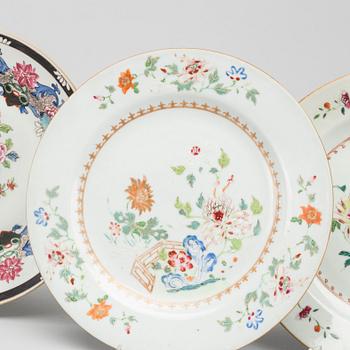 A set of 8 different Chinese porcelain Qianlong plates.