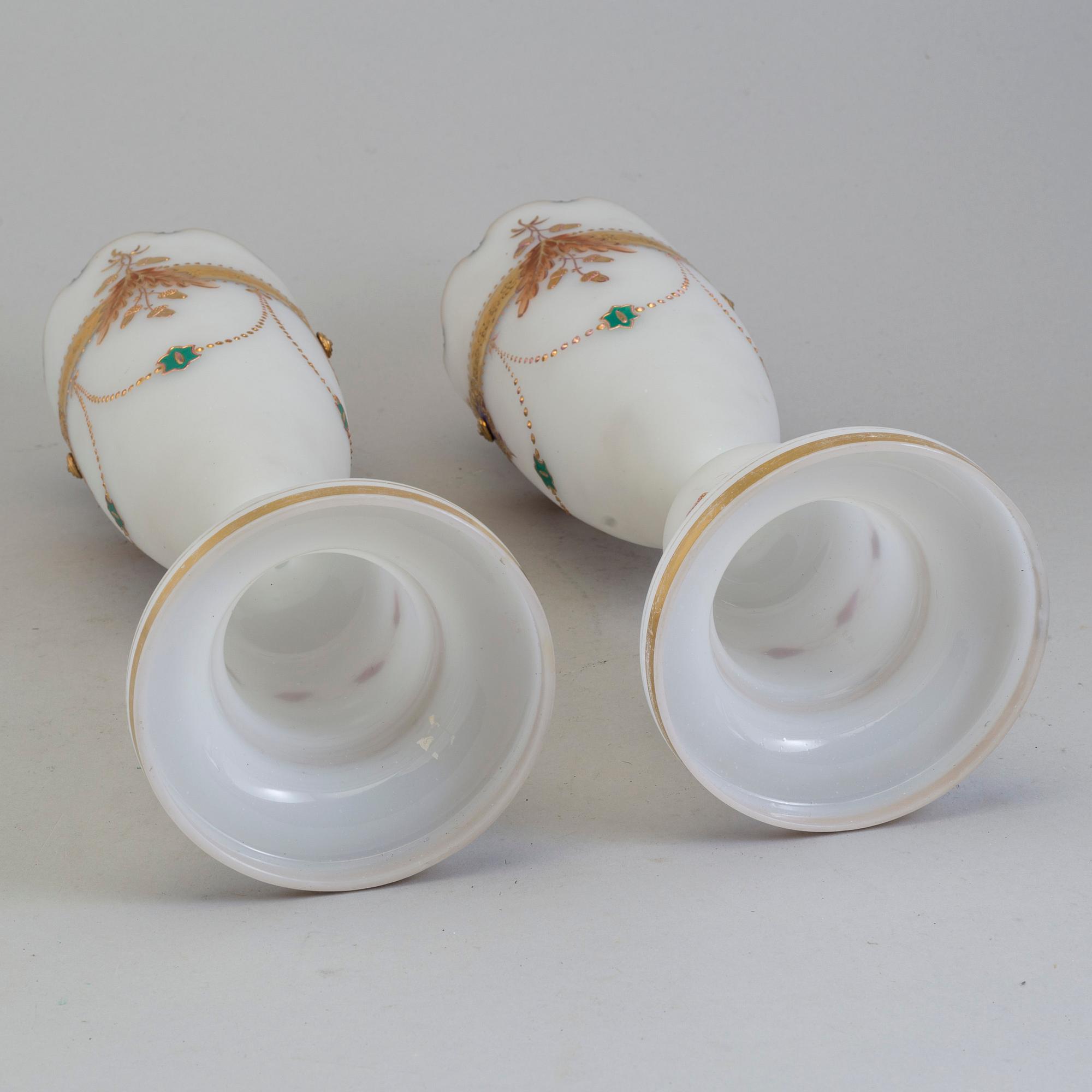 A PAIR OF LARGE GLASS VASES, second hgalf of the 19th century.