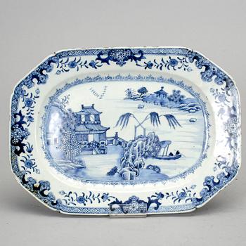 STEKFAT, porslin, Kina, Qianlong, 1736-95.