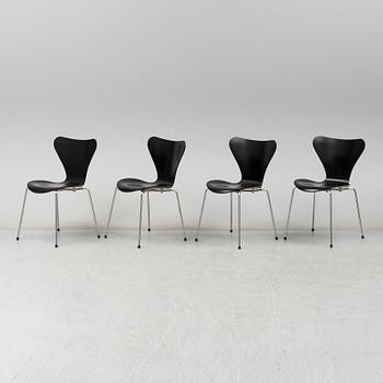 ARNE JACOBSEN, stolar, 4 st, "Sjuan", Fritz Hansen, Danmark, 2004.