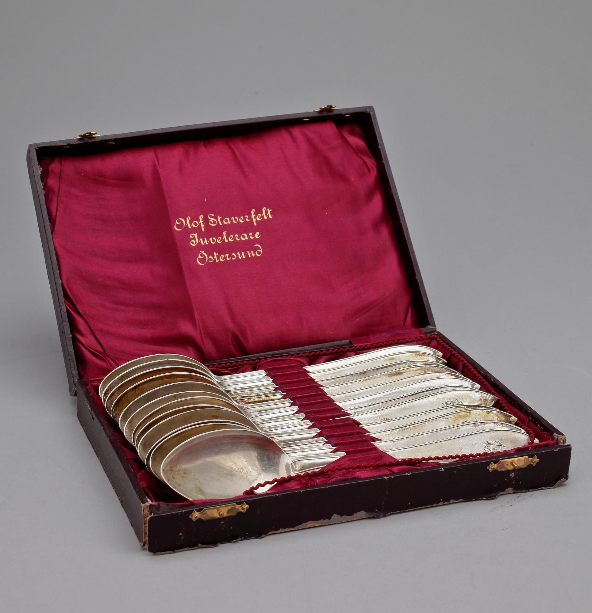 MATSKEDAR, 12 st, silver, 'Svensk spets', Olof Staverfelt, Östersund, 1913. Tot vikt ca 838 g.