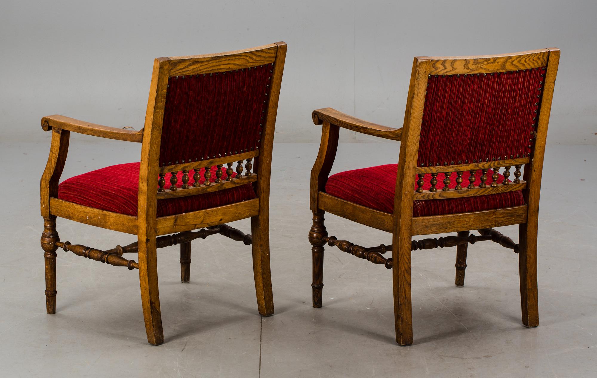 KARMSTOLAR, ett par, 1900-talets första hälft.