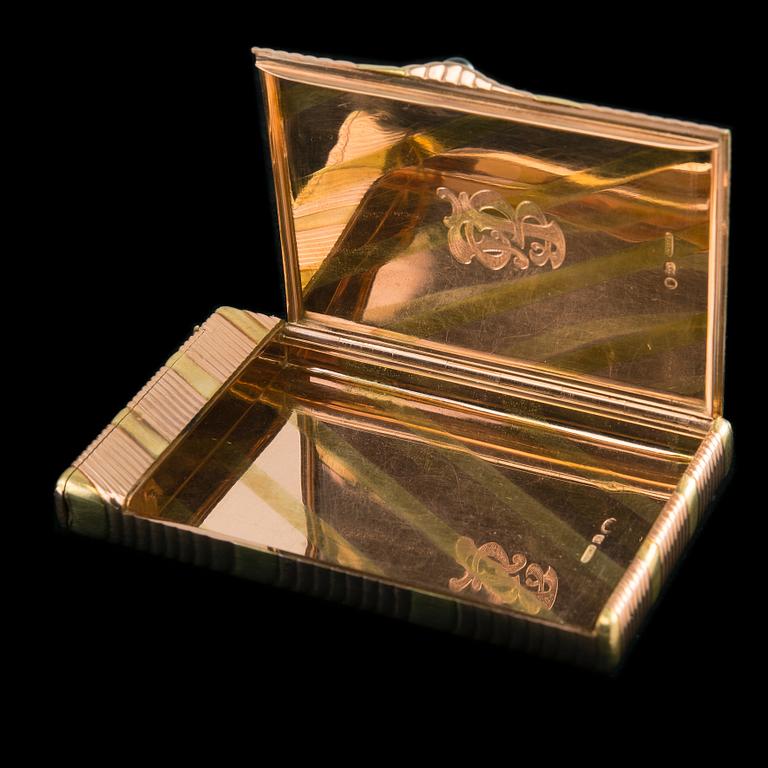 A CIGARRETTE CASE, Fabergé. 56 yellow- and red gold, sapphire. August Hollming St. Petersburg 1908-17. Weight 125 g.