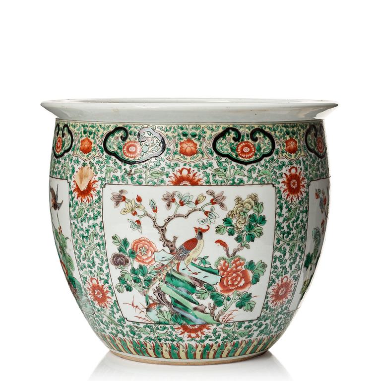 A famille verte basin, late Qing dynasty, circa 1900.